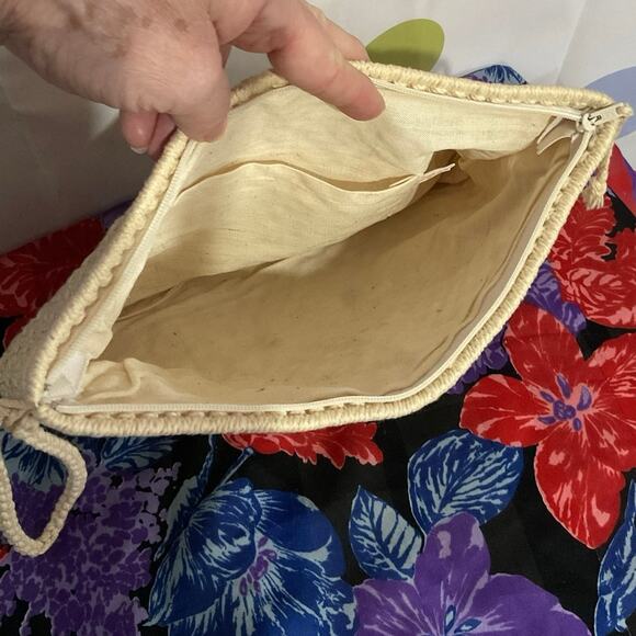 Vintage Crochet Macramé Bag Zip Top Wood Beads - Picture 13 of 13